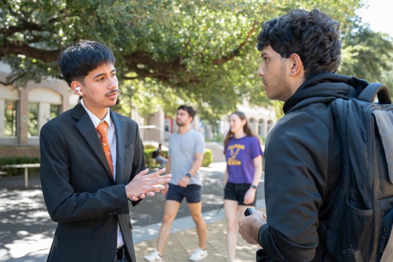 Students begin campaigns for Student Government first-year representative
