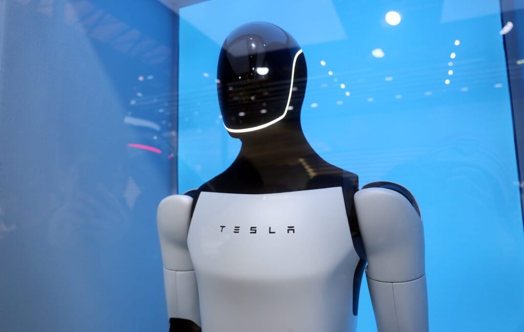 Tesla targets shipping Optimus to customers by the end of 2027
