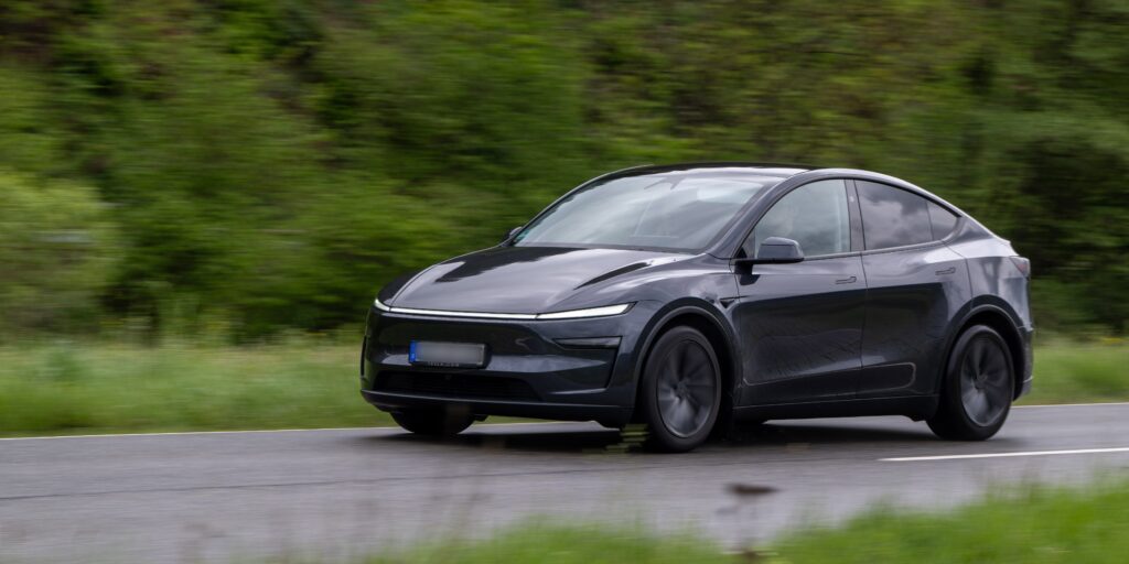 Wait: Your autonomous Tesla won't drive everywhere just yet